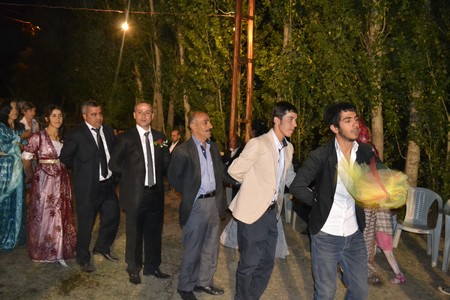 Hakkari'nin Yüksekova ilçesinde 10-11.2011 Eylül Dünya evine giren bazı çiftlerimizi sizler için sayfamıza taşıdık. Yüksekova Güncel ailesi olarak tüm çiftlerimize mutluluklar dileriz.