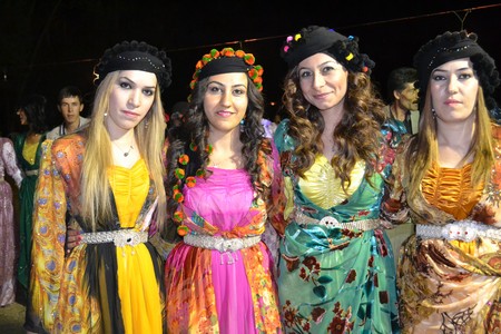 Hakkari'nin Yüksekova ilçesinde 10-11.2011 Eylül Dünya evine giren bazı çiftlerimizi sizler için sayfamıza taşıdık. Yüksekova Güncel ailesi olarak tüm çiftlerimize mutluluklar dileriz.