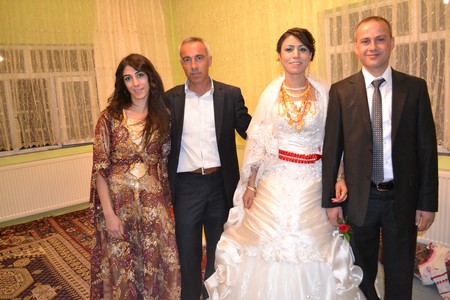 Hakkari'nin Yüksekova ilçesinde 10-11.2011 Eylül Dünya evine giren bazı çiftlerimizi sizler için sayfamıza taşıdık. Yüksekova Güncel ailesi olarak tüm çiftlerimize mutluluklar dileriz.