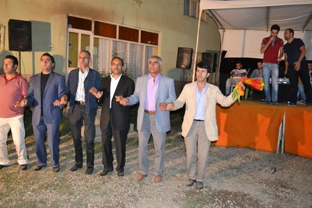 Hakkari'nin Yüksekova ilçesinde 10-11.2011 Eylül Dünya evine giren bazı çiftlerimizi sizler için sayfamıza taşıdık. Yüksekova Güncel ailesi olarak tüm çiftlerimize mutluluklar dileriz.