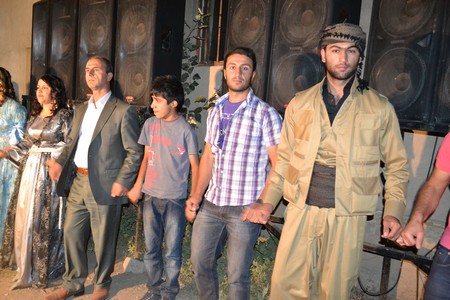 Hakkari'nin Yüksekova ilçesinde 10-11.2011 Eylül Dünya evine giren bazı çiftlerimizi sizler için sayfamıza taşıdık. Yüksekova Güncel ailesi olarak tüm çiftlerimize mutluluklar dileriz.