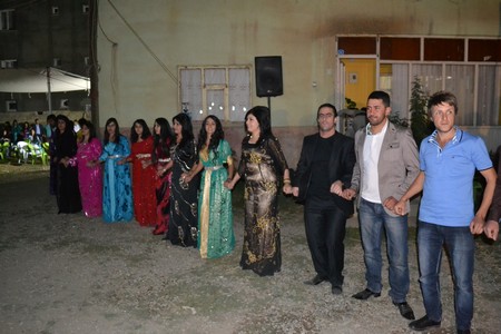 Hakkari'nin Yüksekova ilçesinde 10-11.2011 Eylül Dünya evine giren bazı çiftlerimizi sizler için sayfamıza taşıdık. Yüksekova Güncel ailesi olarak tüm çiftlerimize mutluluklar dileriz.