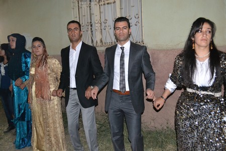 Hakkari'nin Yüksekova ilçesinde 10-11.2011 Eylül Dünya evine giren bazı çiftlerimizi sizler için sayfamıza taşıdık. Yüksekova Güncel ailesi olarak tüm çiftlerimize mutluluklar dileriz.