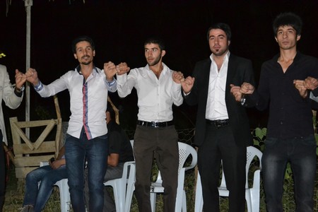 Hakkari'nin Yüksekova ilçesinde 10-11.2011 Eylül Dünya evine giren bazı çiftlerimizi sizler için sayfamıza taşıdık. Yüksekova Güncel ailesi olarak tüm çiftlerimize mutluluklar dileriz.