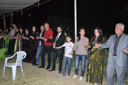 Hakkari'nin Yüksekova ilçesinde 10-11.2011 Eylül Dünya evine giren bazı çiftlerimizi sizler için sayfamıza taşıdık. Yüksekova Güncel ailesi olarak tüm çiftlerimize mutluluklar dileriz.