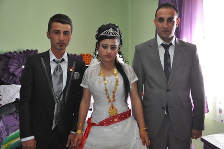 Hakkari'nin Yüksekova ilçesinde 10-11.2011 Eylül Dünya evine giren bazı çiftlerimizi sizler için sayfamıza taşıdık. Yüksekova Güncel ailesi olarak tüm çiftlerimize mutluluklar dileriz.