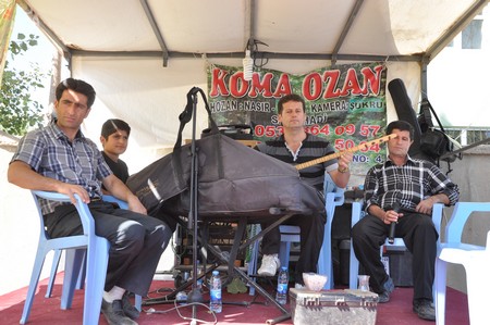 Hakkari'nin Yüksekova ilçesinde 10-11.2011 Eylül Dünya evine giren bazı çiftlerimizi sizler için sayfamıza taşıdık. Yüksekova Güncel ailesi olarak tüm çiftlerimize mutluluklar dileriz.