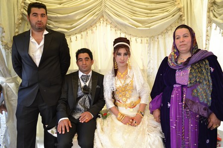 Hakkari'nin Yüksekova ilçesinde 10-11.2011 Eylül Dünya evine giren bazı çiftlerimizi sizler için sayfamıza taşıdık. Yüksekova Güncel ailesi olarak tüm çiftlerimize mutluluklar dileriz.