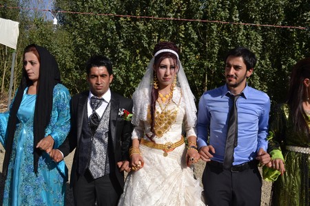 Hakkari'nin Yüksekova ilçesinde 10-11.2011 Eylül Dünya evine giren bazı çiftlerimizi sizler için sayfamıza taşıdık. Yüksekova Güncel ailesi olarak tüm çiftlerimize mutluluklar dileriz.