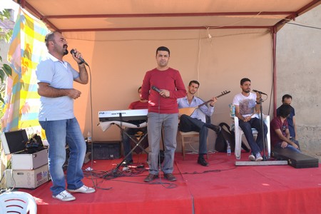 Hakkari'nin Yüksekova ilçesinde 10-11.2011 Eylül Dünya evine giren bazı çiftlerimizi sizler için sayfamıza taşıdık. Yüksekova Güncel ailesi olarak tüm çiftlerimize mutluluklar dileriz.