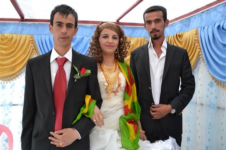 Hakkari'nin Yüksekova ilçesinde 10-11.2011 Eylül Dünya evine giren bazı çiftlerimizi sizler için sayfamıza taşıdık. Yüksekova Güncel ailesi olarak tüm çiftlerimize mutluluklar dileriz.