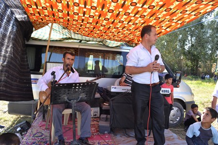 Hakkari'nin Yüksekova ilçesinde 10-11.2011 Eylül Dünya evine giren bazı çiftlerimizi sizler için sayfamıza taşıdık. Yüksekova Güncel ailesi olarak tüm çiftlerimize mutluluklar dileriz.