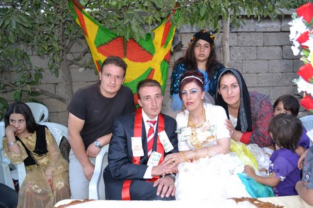 Hakkari'nin Yüksekova ilçesinde 10-11.2011 Eylül Dünya evine giren bazı çiftlerimizi sizler için sayfamıza taşıdık. Yüksekova Güncel ailesi olarak tüm çiftlerimize mutluluklar dileriz.