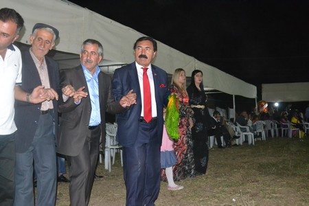 Hakkari'nin Yüksekova ilçesinde 10-11.2011 Eylül Dünya evine giren bazı çiftlerimizi sizler için sayfamıza taşıdık. Yüksekova Güncel ailesi olarak tüm çiftlerimize mutluluklar dileriz.
