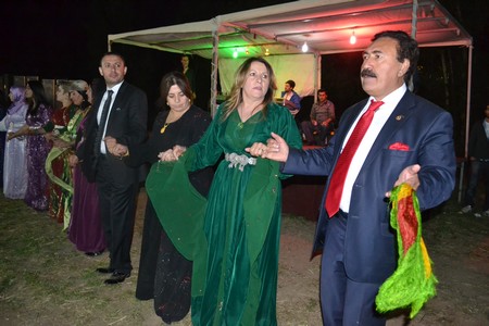 Hakkari'nin Yüksekova ilçesinde 10-11.2011 Eylül Dünya evine giren bazı çiftlerimizi sizler için sayfamıza taşıdık. Yüksekova Güncel ailesi olarak tüm çiftlerimize mutluluklar dileriz.