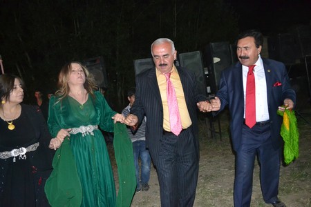 Hakkari'nin Yüksekova ilçesinde 10-11.2011 Eylül Dünya evine giren bazı çiftlerimizi sizler için sayfamıza taşıdık. Yüksekova Güncel ailesi olarak tüm çiftlerimize mutluluklar dileriz.