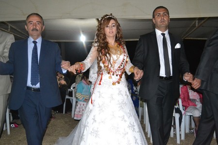 Hakkari'nin Yüksekova ilçesinde 10-11.2011 Eylül Dünya evine giren bazı çiftlerimizi sizler için sayfamıza taşıdık. Yüksekova Güncel ailesi olarak tüm çiftlerimize mutluluklar dileriz.