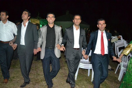 Hakkari'nin Yüksekova ilçesinde 10-11.2011 Eylül Dünya evine giren bazı çiftlerimizi sizler için sayfamıza taşıdık. Yüksekova Güncel ailesi olarak tüm çiftlerimize mutluluklar dileriz.