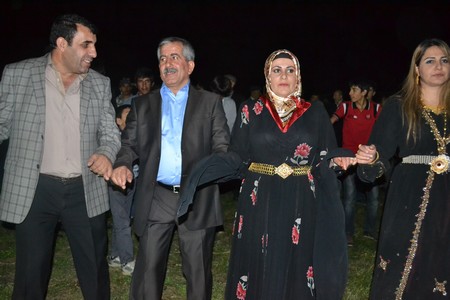 Hakkari'nin Yüksekova ilçesinde 10-11.2011 Eylül Dünya evine giren bazı çiftlerimizi sizler için sayfamıza taşıdık. Yüksekova Güncel ailesi olarak tüm çiftlerimize mutluluklar dileriz.