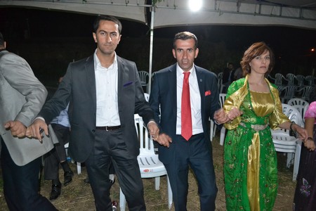 Hakkari'nin Yüksekova ilçesinde 10-11.2011 Eylül Dünya evine giren bazı çiftlerimizi sizler için sayfamıza taşıdık. Yüksekova Güncel ailesi olarak tüm çiftlerimize mutluluklar dileriz.