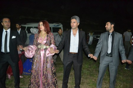 Hakkari'nin Yüksekova ilçesinde 10-11.2011 Eylül Dünya evine giren bazı çiftlerimizi sizler için sayfamıza taşıdık. Yüksekova Güncel ailesi olarak tüm çiftlerimize mutluluklar dileriz.