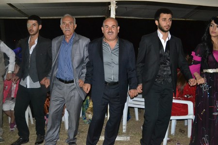 Hakkari'nin Yüksekova ilçesinde 10-11.2011 Eylül Dünya evine giren bazı çiftlerimizi sizler için sayfamıza taşıdık. Yüksekova Güncel ailesi olarak tüm çiftlerimize mutluluklar dileriz.