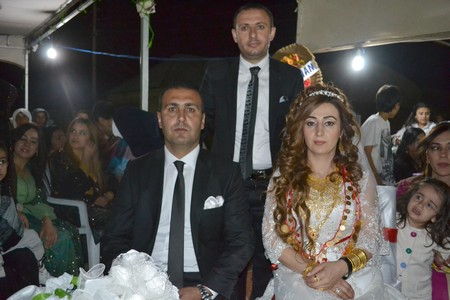 Hakkari'nin Yüksekova ilçesinde 10-11.2011 Eylül Dünya evine giren bazı çiftlerimizi sizler için sayfamıza taşıdık. Yüksekova Güncel ailesi olarak tüm çiftlerimize mutluluklar dileriz.