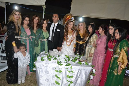 Hakkari'nin Yüksekova ilçesinde 10-11.2011 Eylül Dünya evine giren bazı çiftlerimizi sizler için sayfamıza taşıdık. Yüksekova Güncel ailesi olarak tüm çiftlerimize mutluluklar dileriz.