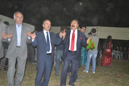 Hakkari'nin Yüksekova ilçesinde 10-11.2011 Eylül Dünya evine giren bazı çiftlerimizi sizler için sayfamıza taşıdık. Yüksekova Güncel ailesi olarak tüm çiftlerimize mutluluklar dileriz.