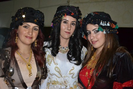 Hakkari'nin Yüksekova ilçesinde 10-11.2011 Eylül Dünya evine giren bazı çiftlerimizi sizler için sayfamıza taşıdık. Yüksekova Güncel ailesi olarak tüm çiftlerimize mutluluklar dileriz.