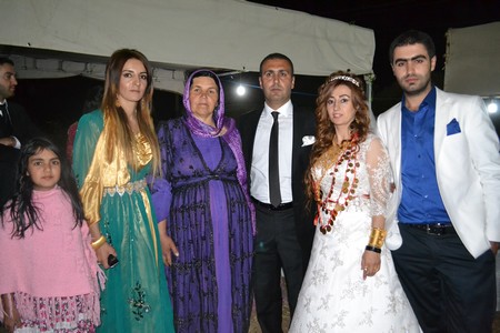 Hakkari'nin Yüksekova ilçesinde 10-11.2011 Eylül Dünya evine giren bazı çiftlerimizi sizler için sayfamıza taşıdık. Yüksekova Güncel ailesi olarak tüm çiftlerimize mutluluklar dileriz.