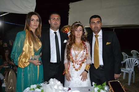 Hakkari'nin Yüksekova ilçesinde 10-11.2011 Eylül Dünya evine giren bazı çiftlerimizi sizler için sayfamıza taşıdık. Yüksekova Güncel ailesi olarak tüm çiftlerimize mutluluklar dileriz.