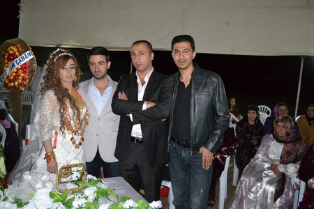 Hakkari'nin Yüksekova ilçesinde 10-11.2011 Eylül Dünya evine giren bazı çiftlerimizi sizler için sayfamıza taşıdık. Yüksekova Güncel ailesi olarak tüm çiftlerimize mutluluklar dileriz.