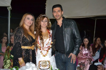 Hakkari'nin Yüksekova ilçesinde 10-11.2011 Eylül Dünya evine giren bazı çiftlerimizi sizler için sayfamıza taşıdık. Yüksekova Güncel ailesi olarak tüm çiftlerimize mutluluklar dileriz.