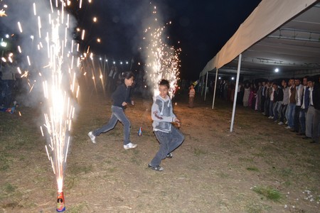 Hakkari'nin Yüksekova ilçesinde 10-11.2011 Eylül Dünya evine giren bazı çiftlerimizi sizler için sayfamıza taşıdık. Yüksekova Güncel ailesi olarak tüm çiftlerimize mutluluklar dileriz.