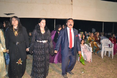 Hakkari'nin Yüksekova ilçesinde 10-11.2011 Eylül Dünya evine giren bazı çiftlerimizi sizler için sayfamıza taşıdık. Yüksekova Güncel ailesi olarak tüm çiftlerimize mutluluklar dileriz.