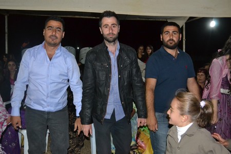 Hakkari'nin Yüksekova ilçesinde 10-11.2011 Eylül Dünya evine giren bazı çiftlerimizi sizler için sayfamıza taşıdık. Yüksekova Güncel ailesi olarak tüm çiftlerimize mutluluklar dileriz.