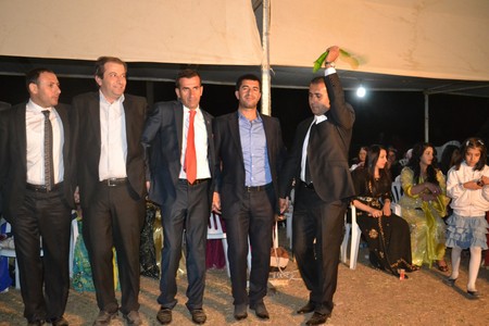 Hakkari'nin Yüksekova ilçesinde 10-11.2011 Eylül Dünya evine giren bazı çiftlerimizi sizler için sayfamıza taşıdık. Yüksekova Güncel ailesi olarak tüm çiftlerimize mutluluklar dileriz.