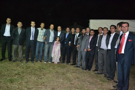 Hakkari'nin Yüksekova ilçesinde 10-11.2011 Eylül Dünya evine giren bazı çiftlerimizi sizler için sayfamıza taşıdık. Yüksekova Güncel ailesi olarak tüm çiftlerimize mutluluklar dileriz.