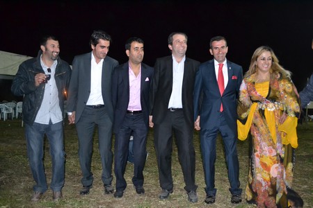 Hakkari'nin Yüksekova ilçesinde 10-11.2011 Eylül Dünya evine giren bazı çiftlerimizi sizler için sayfamıza taşıdık. Yüksekova Güncel ailesi olarak tüm çiftlerimize mutluluklar dileriz.