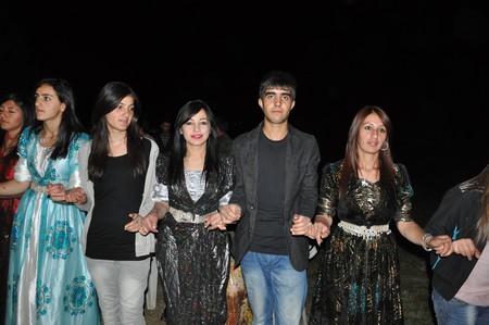 Hakkari'nin Yüksekova ilçesinde 10-11.2011 Eylül Dünya evine giren bazı çiftlerimizi sizler için sayfamıza taşıdık. Yüksekova Güncel ailesi olarak tüm çiftlerimize mutluluklar dileriz.