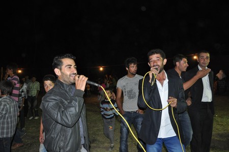 Hakkari'nin Yüksekova ilçesinde 10-11.2011 Eylül Dünya evine giren bazı çiftlerimizi sizler için sayfamıza taşıdık. Yüksekova Güncel ailesi olarak tüm çiftlerimize mutluluklar dileriz.