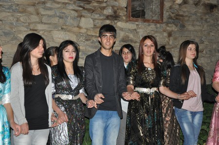 Hakkari'nin Yüksekova ilçesinde 10-11.2011 Eylül Dünya evine giren bazı çiftlerimizi sizler için sayfamıza taşıdık. Yüksekova Güncel ailesi olarak tüm çiftlerimize mutluluklar dileriz.