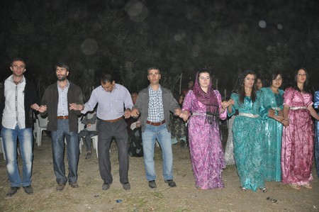 Hakkari'nin Yüksekova ilçesinde 10-11.2011 Eylül Dünya evine giren bazı çiftlerimizi sizler için sayfamıza taşıdık. Yüksekova Güncel ailesi olarak tüm çiftlerimize mutluluklar dileriz.