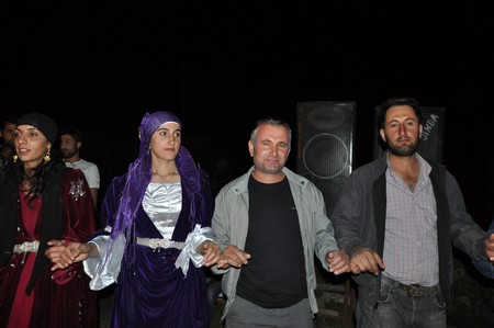 Hakkari'nin Yüksekova ilçesinde 10-11.2011 Eylül Dünya evine giren bazı çiftlerimizi sizler için sayfamıza taşıdık. Yüksekova Güncel ailesi olarak tüm çiftlerimize mutluluklar dileriz.