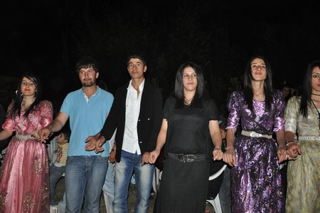 Hakkari'nin Yüksekova ilçesinde 10-11.2011 Eylül Dünya evine giren bazı çiftlerimizi sizler için sayfamıza taşıdık. Yüksekova Güncel ailesi olarak tüm çiftlerimize mutluluklar dileriz.