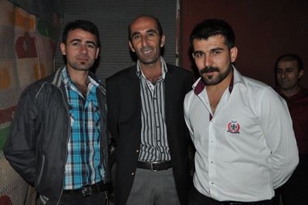 Hakkari'nin Yüksekova ilçesinde 10-11.2011 Eylül Dünya evine giren bazı çiftlerimizi sizler için sayfamıza taşıdık. Yüksekova Güncel ailesi olarak tüm çiftlerimize mutluluklar dileriz.