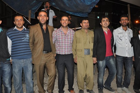 Hakkari'nin Yüksekova ilçesinde 10-11.2011 Eylül Dünya evine giren bazı çiftlerimizi sizler için sayfamıza taşıdık. Yüksekova Güncel ailesi olarak tüm çiftlerimize mutluluklar dileriz.