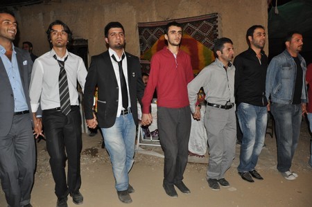 Hakkari'nin Yüksekova ilçesinde 10-11.2011 Eylül Dünya evine giren bazı çiftlerimizi sizler için sayfamıza taşıdık. Yüksekova Güncel ailesi olarak tüm çiftlerimize mutluluklar dileriz.