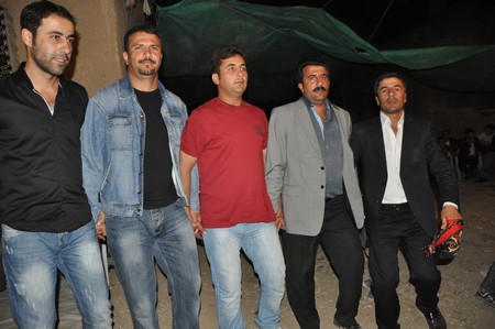 Hakkari'nin Yüksekova ilçesinde 10-11.2011 Eylül Dünya evine giren bazı çiftlerimizi sizler için sayfamıza taşıdık. Yüksekova Güncel ailesi olarak tüm çiftlerimize mutluluklar dileriz.